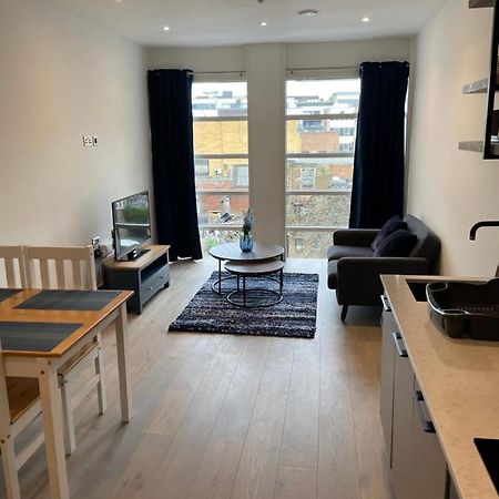 Blue Lagoon Apartment London Ngoại thất bức ảnh