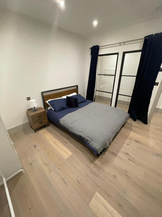 Blue Lagoon Apartment London Ngoại thất bức ảnh