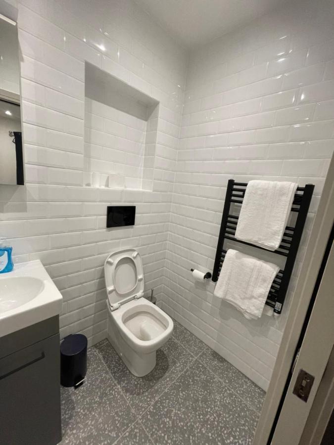 Blue Lagoon Apartment London Ngoại thất bức ảnh